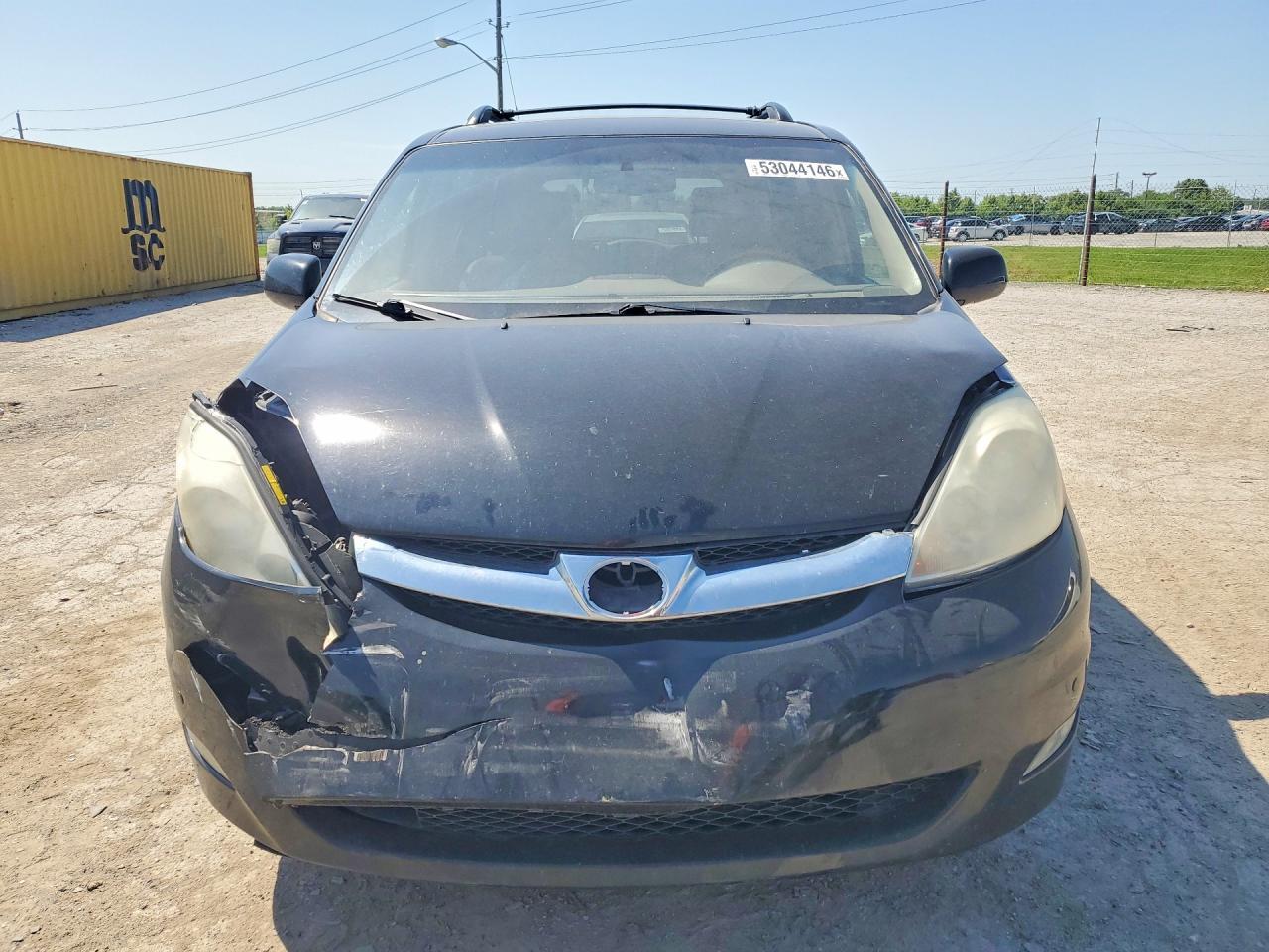 2010 TOYOTA SIENNA