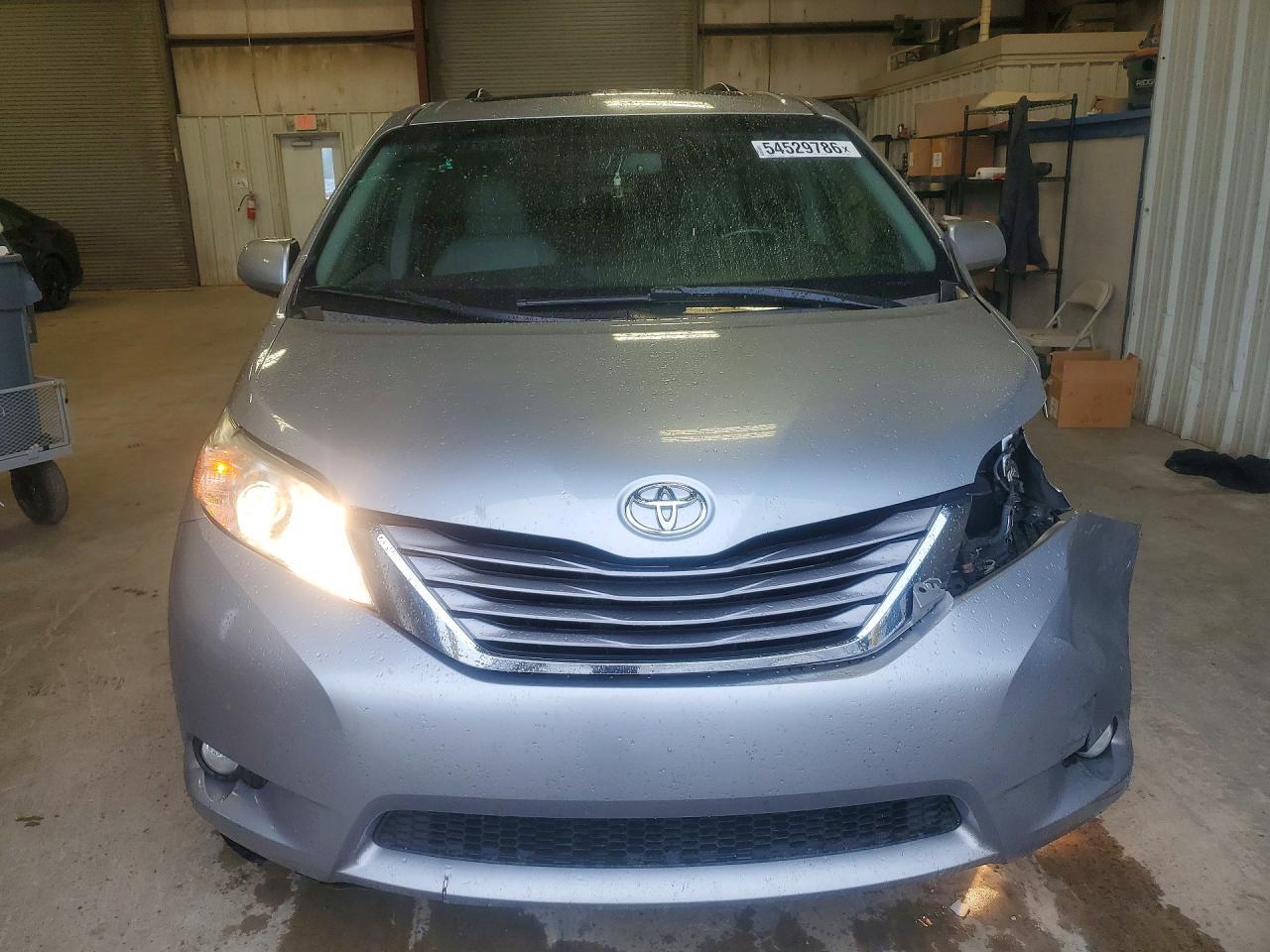2017 TOYOTA SIENNA