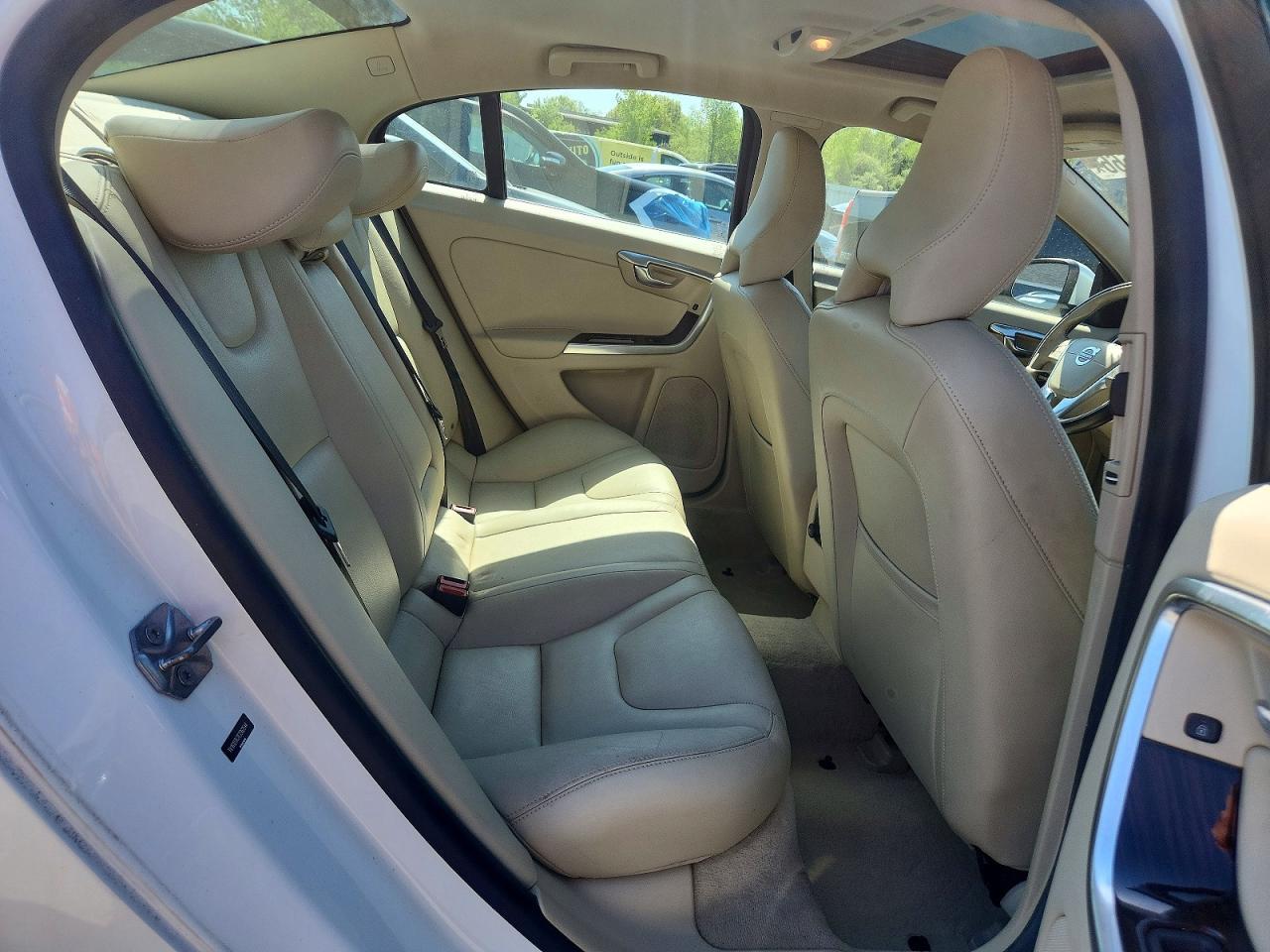 2015 VOLVO S60