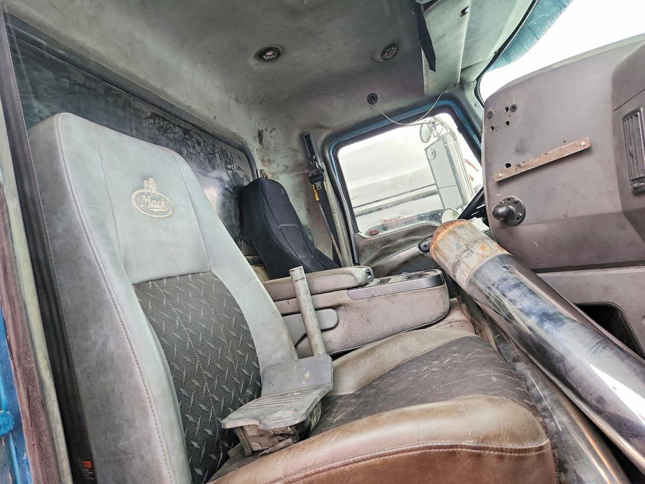 2013 MACK Cxu612