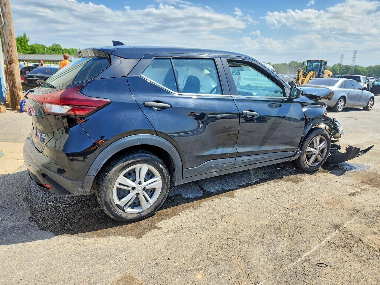 2021 NISSAN KICKS