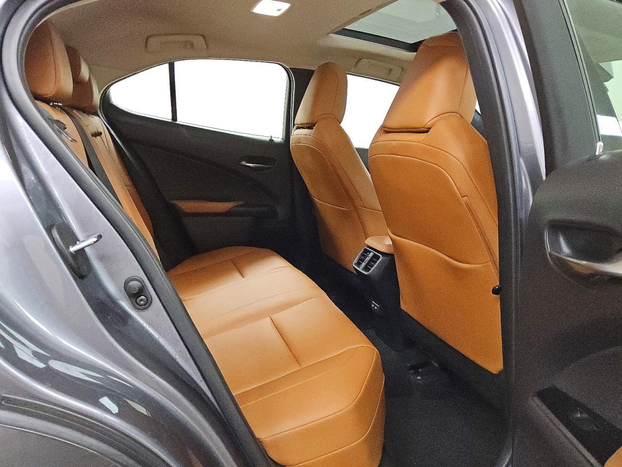 2021 LEXUS UX 200