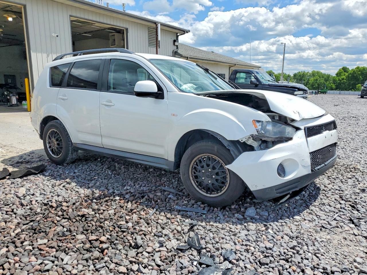 2013 MITSUBISHI outlander