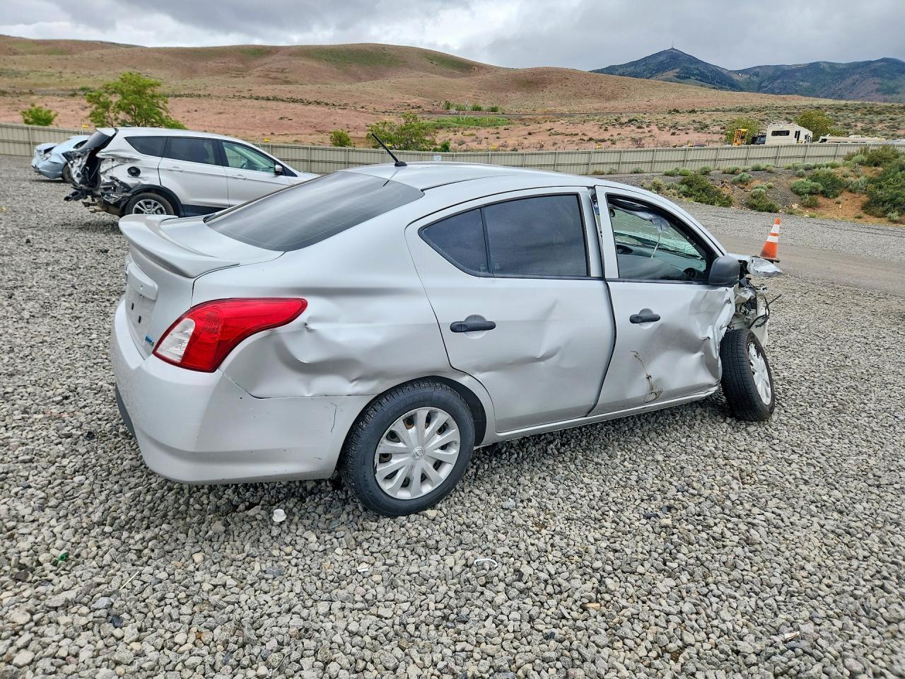 2015 NISSAN VERSA