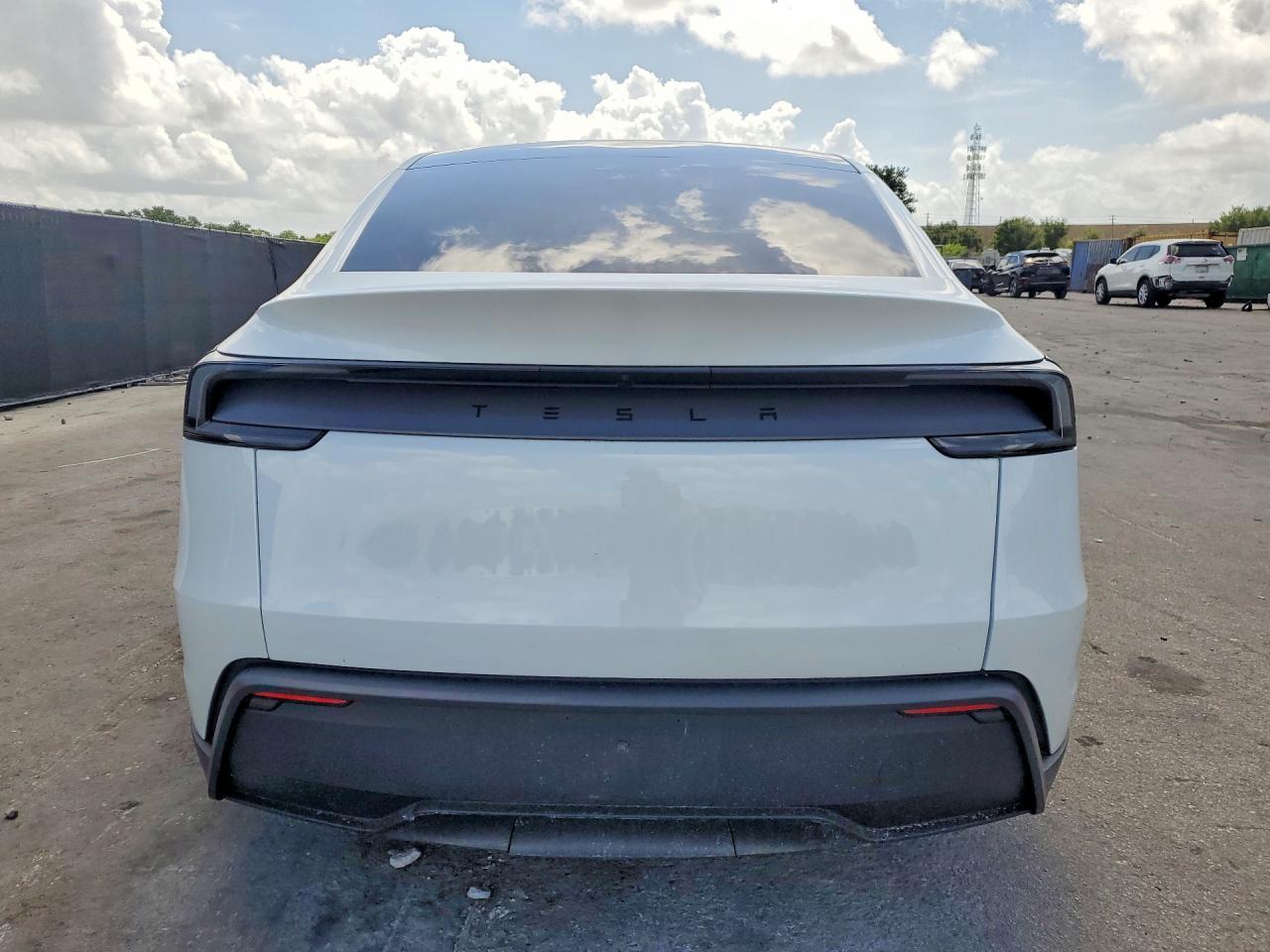 2026 TESLA MODEL Y