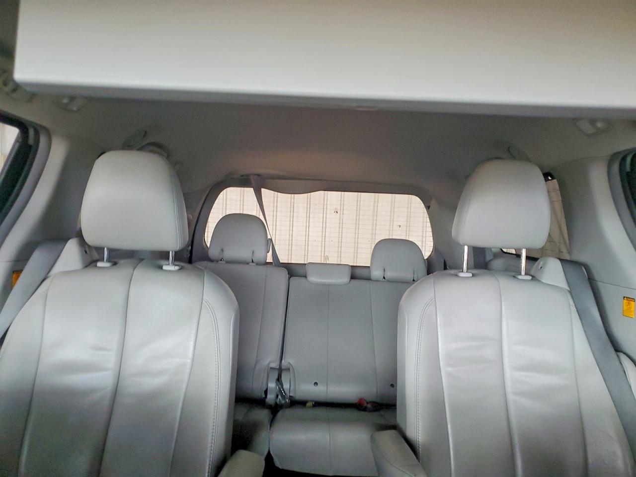 2013 TOYOTA SIENNA