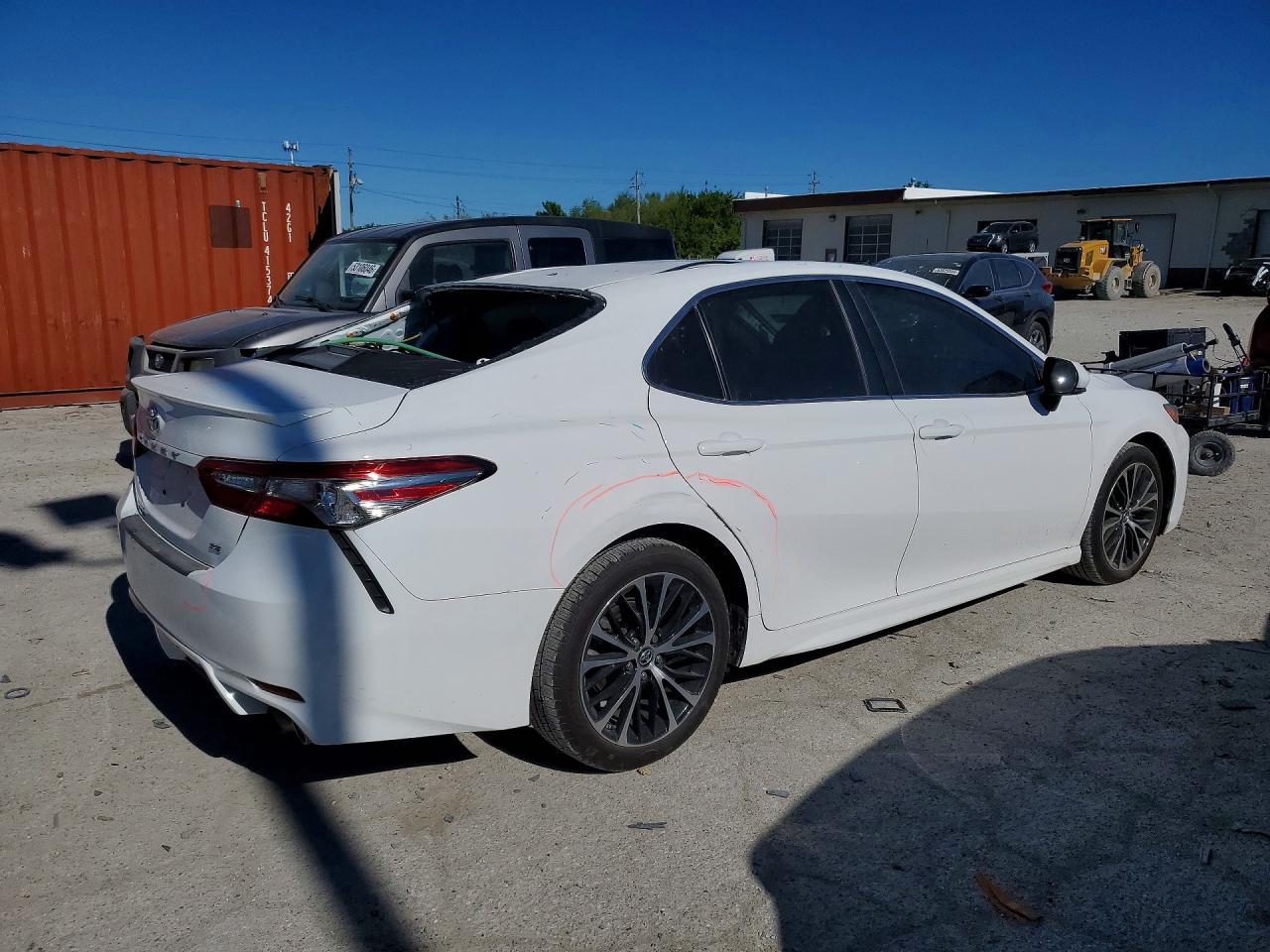 2018 TOYOTA CAMRY