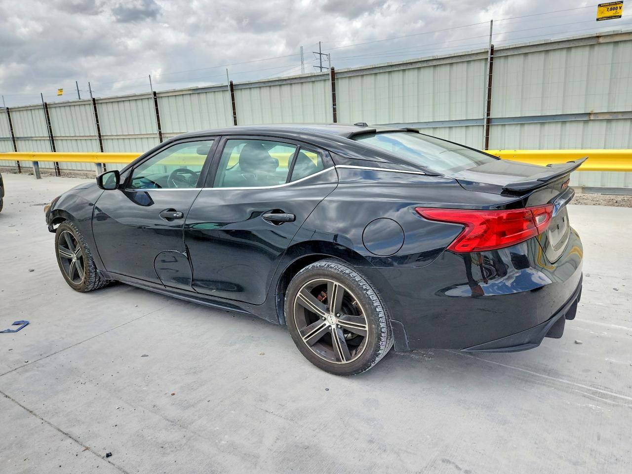 2016 NISSAN Maxima