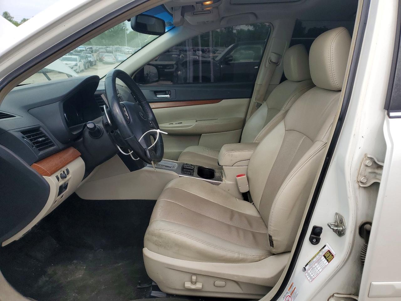 2013 SUBARU Outback