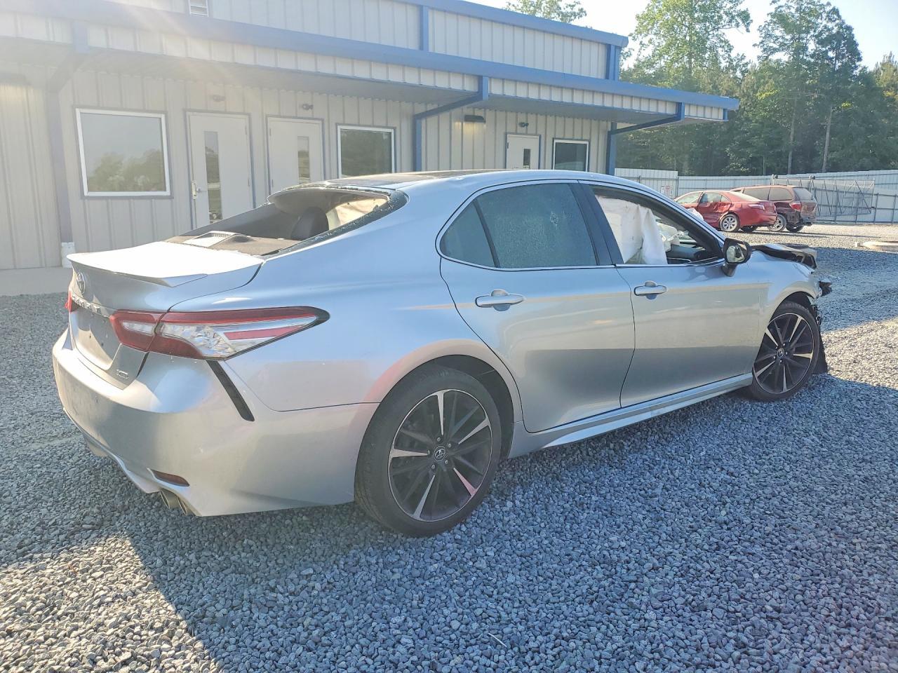2018 TOYOTA CAMRY