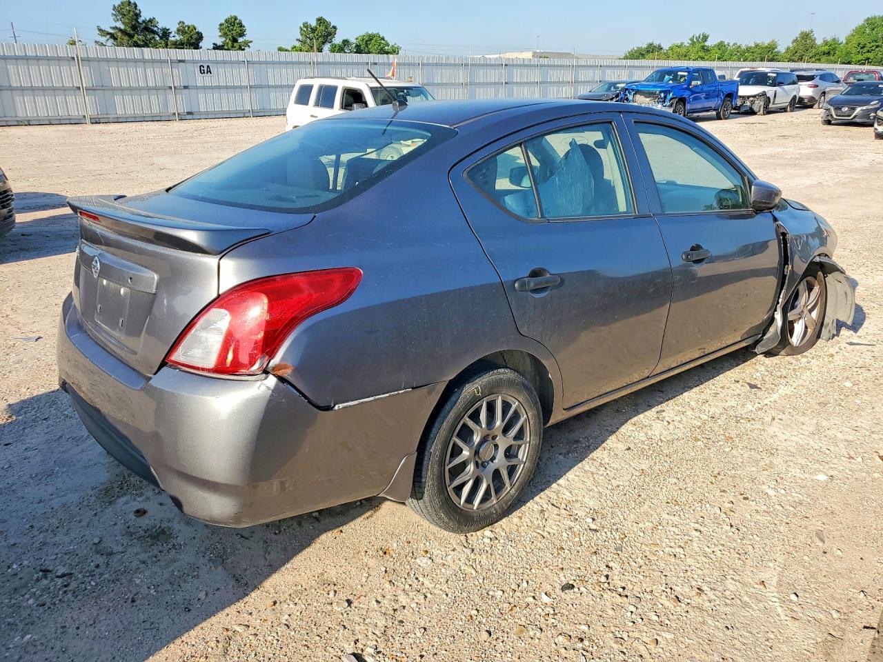 2017 NISSAN VERSA