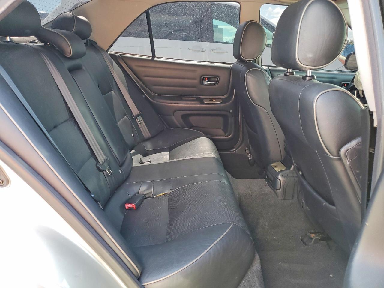 2005 LEXUS IS 300