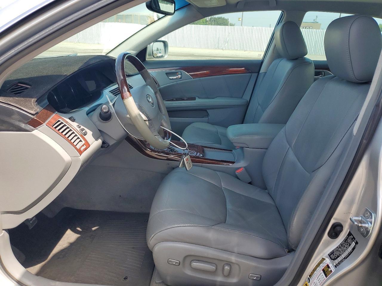 2010 TOYOTA Avalon
