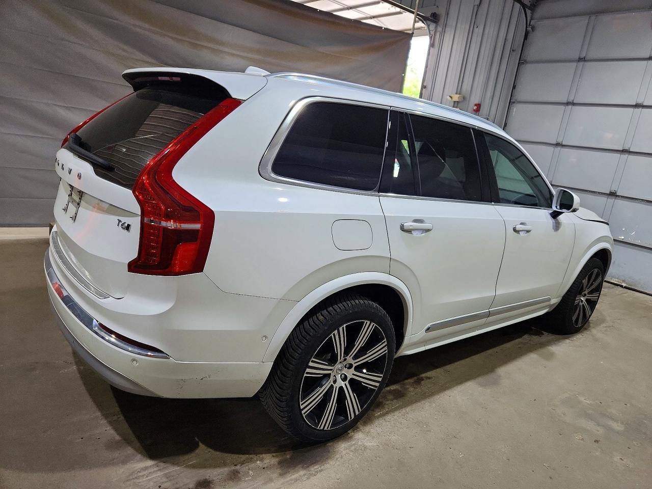 2022 VOLVO XC90