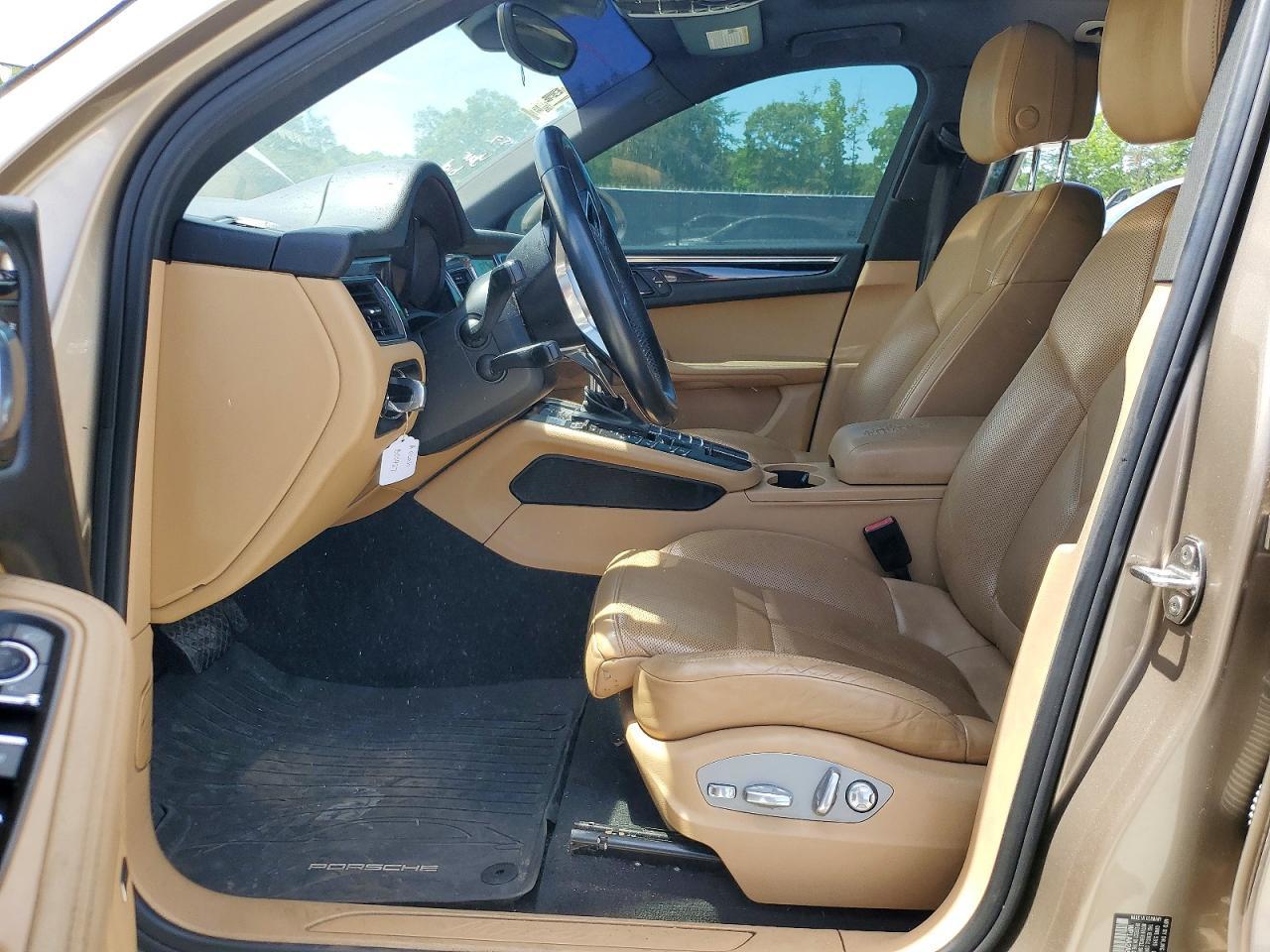 2017 PORSCHE Macan