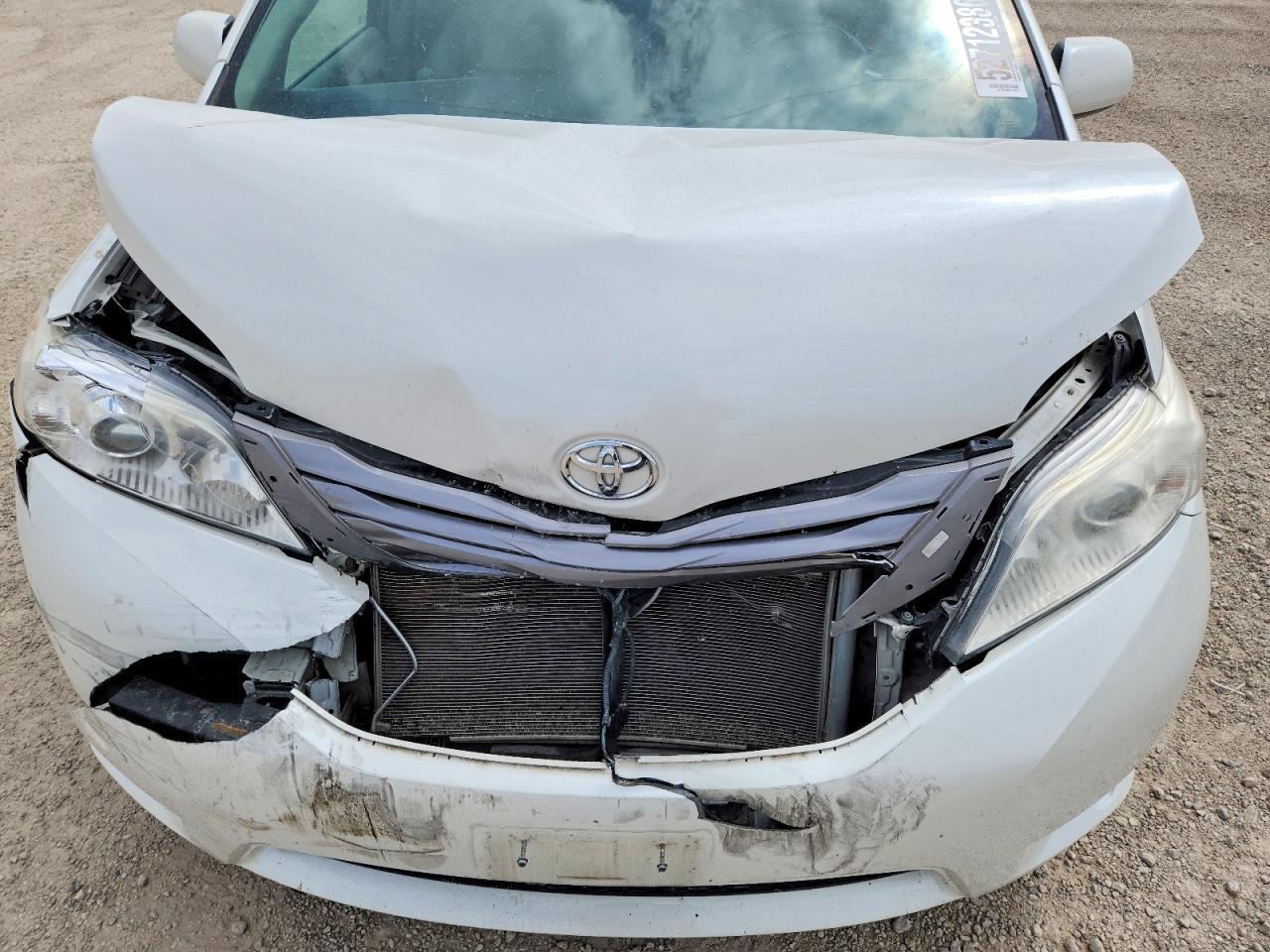 2015 TOYOTA SIENNA