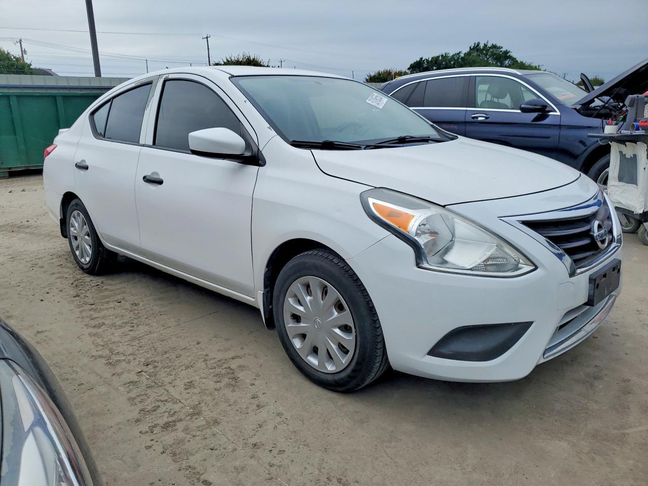 2017 NISSAN VERSA