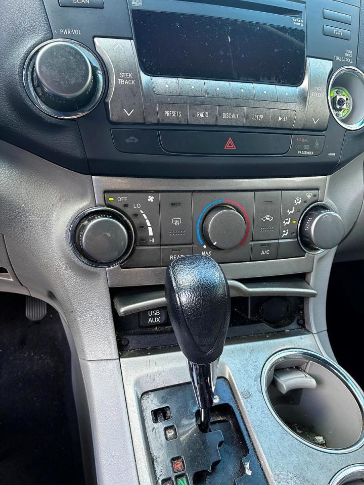 2011 TOYOTA HIGHLANDER
