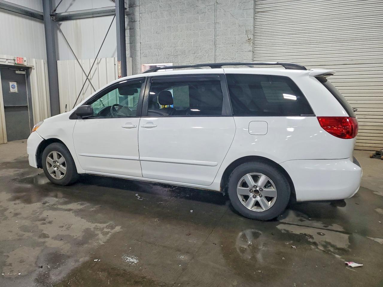 2009 TOYOTA SIENNA