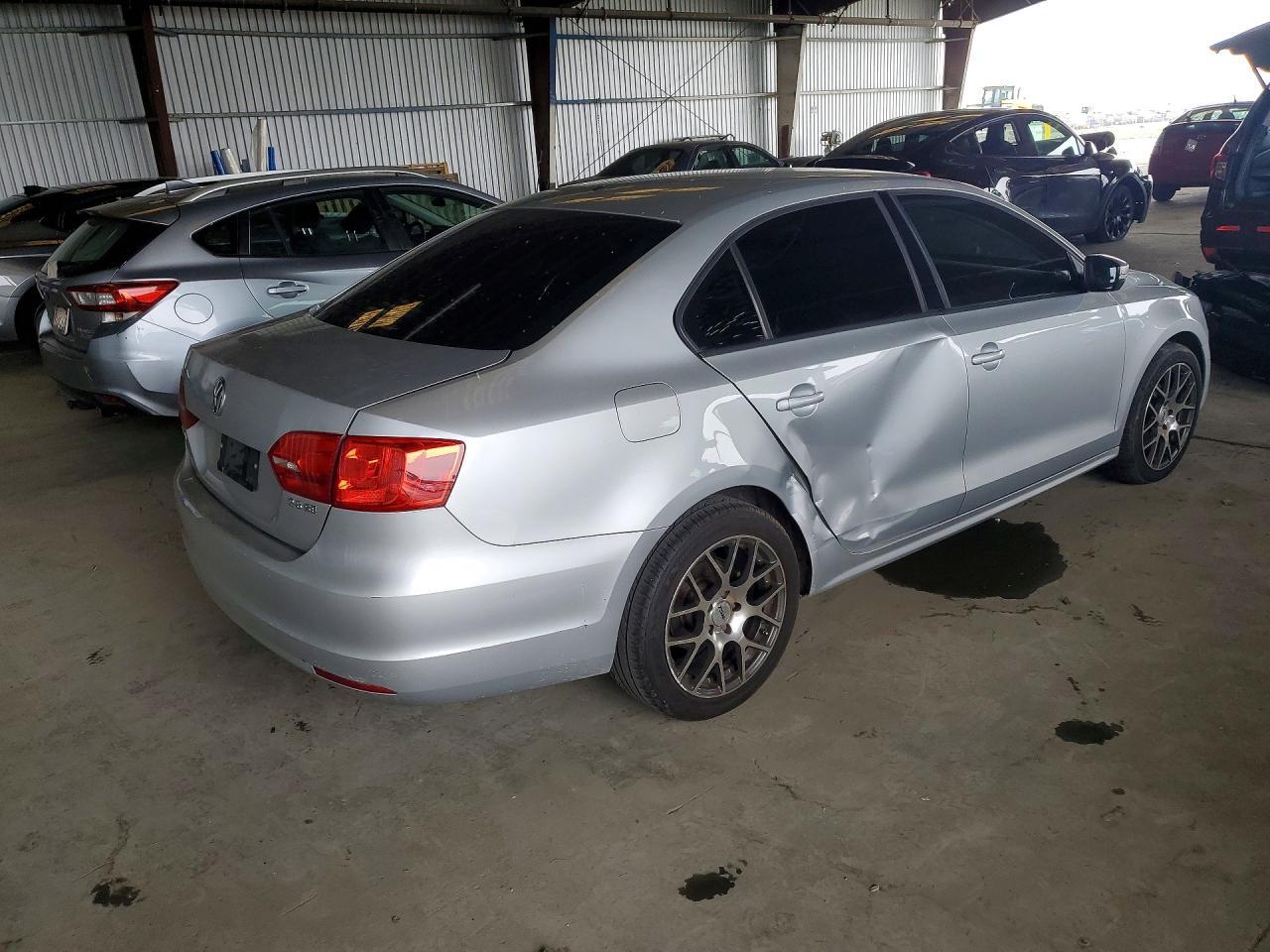 2012 VOLKSWAGEN JETTA