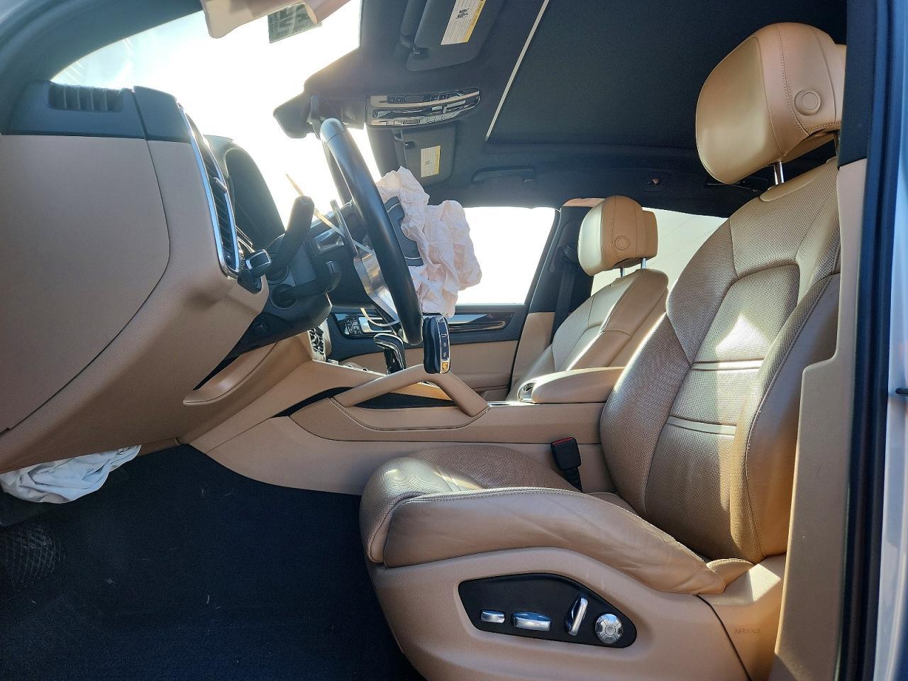2020 PORSCHE CAYENNE