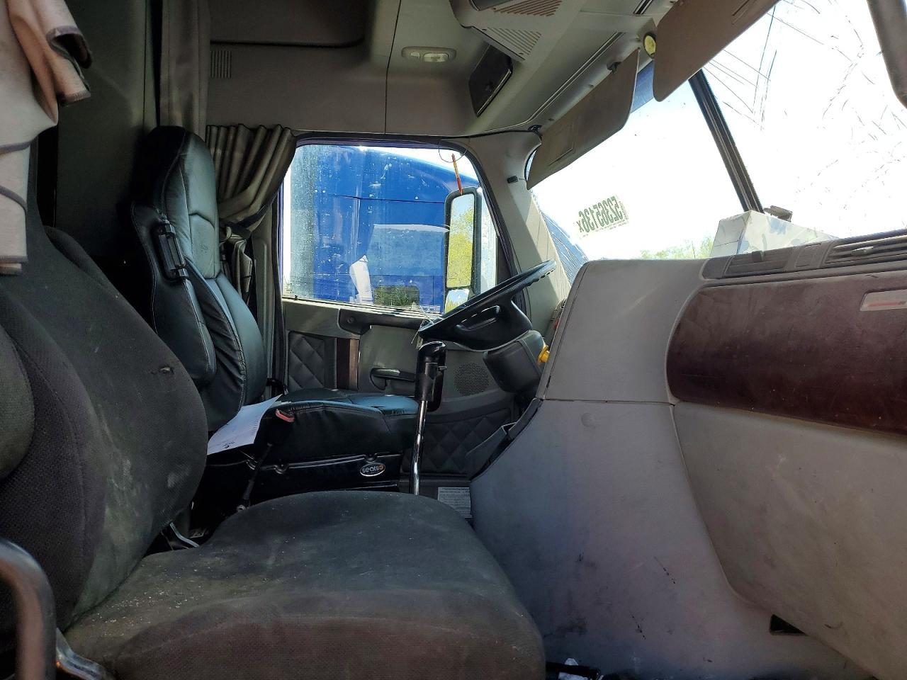 2016 FREIGHTLINER Coronado