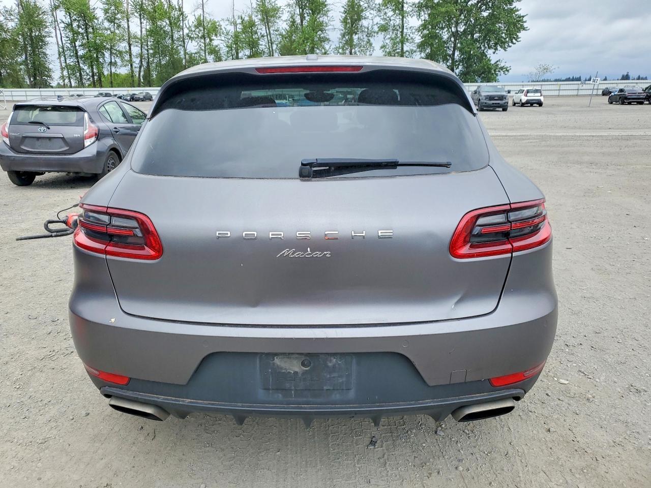 2017 PORSCHE Macan