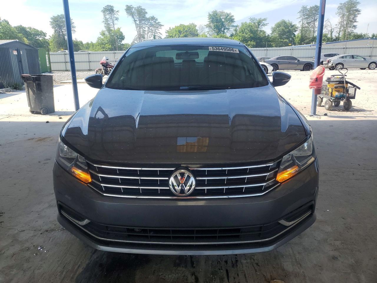 2016 VOLKSWAGEN Passat