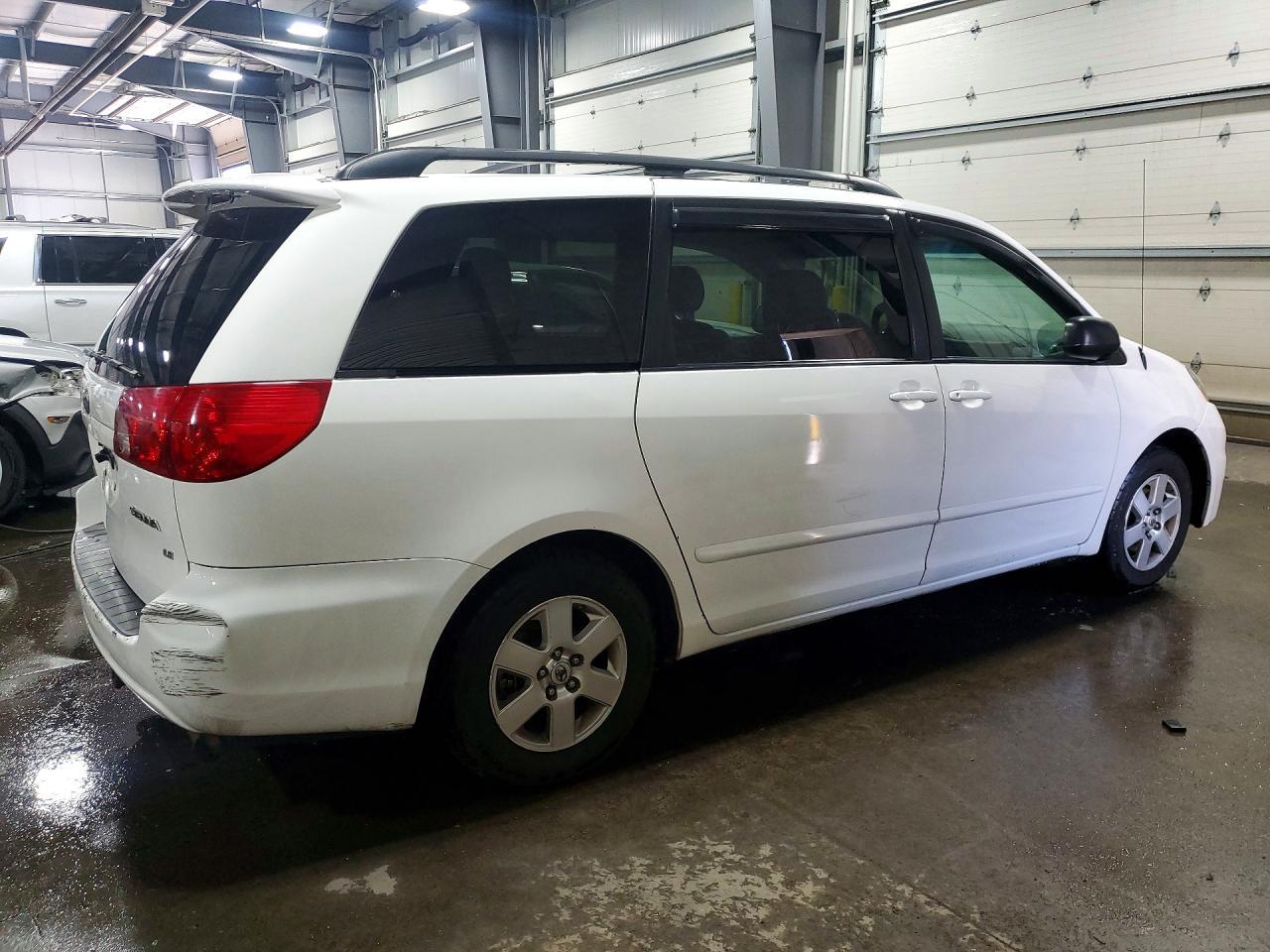 2009 TOYOTA SIENNA