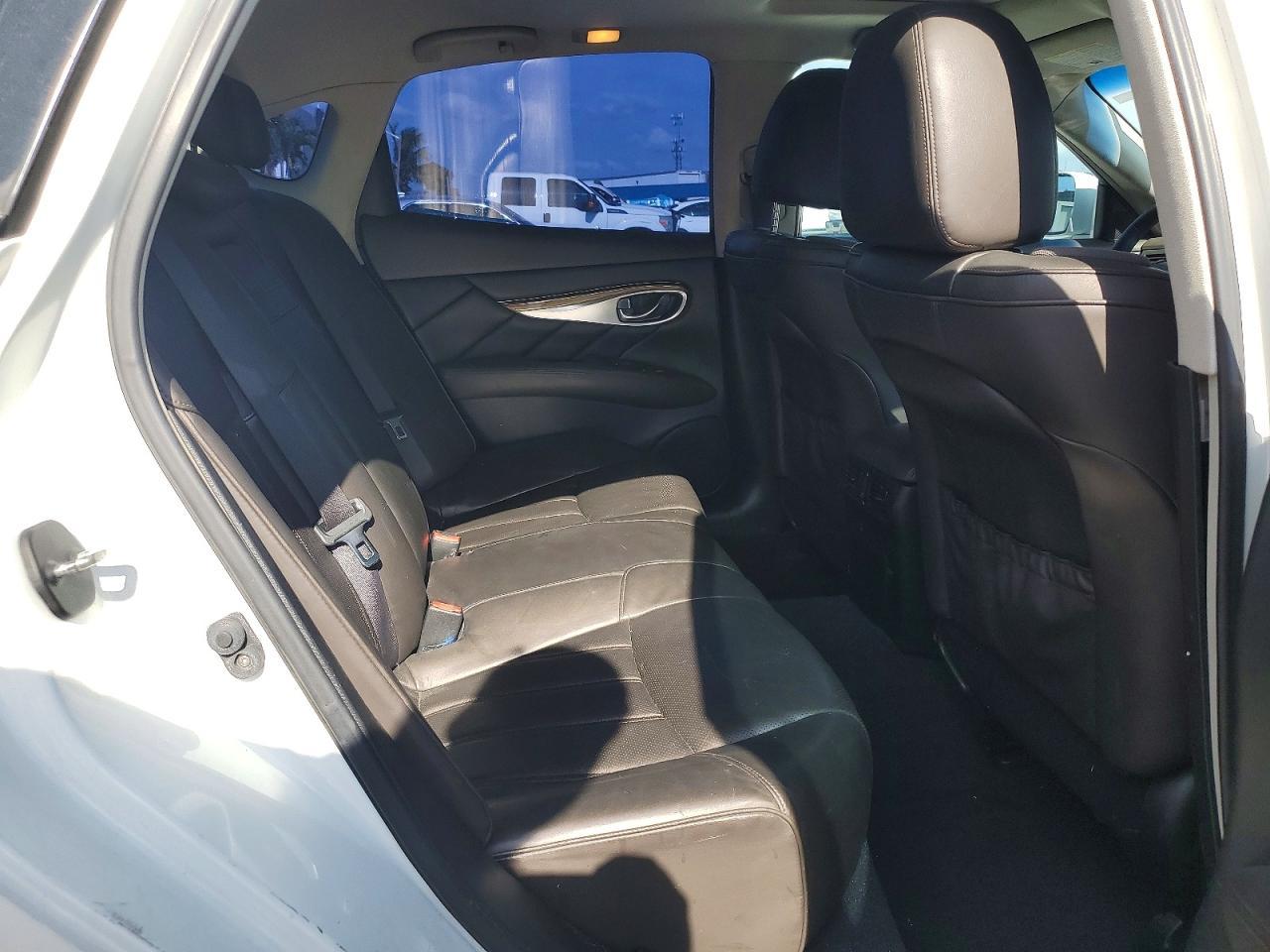 2011 INFINITI M37