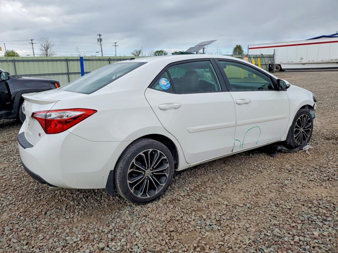 2015 TOYOTA COROLLA
