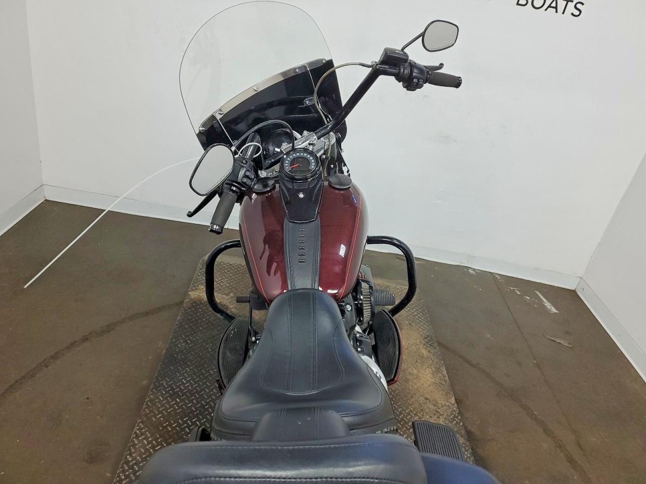 2018 HARLEY-DAVIDSON FLHCS