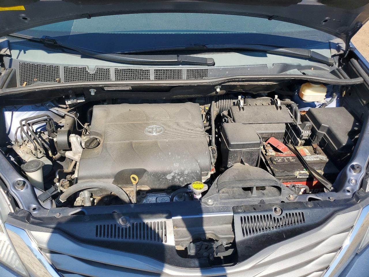 2014 TOYOTA SIENNA