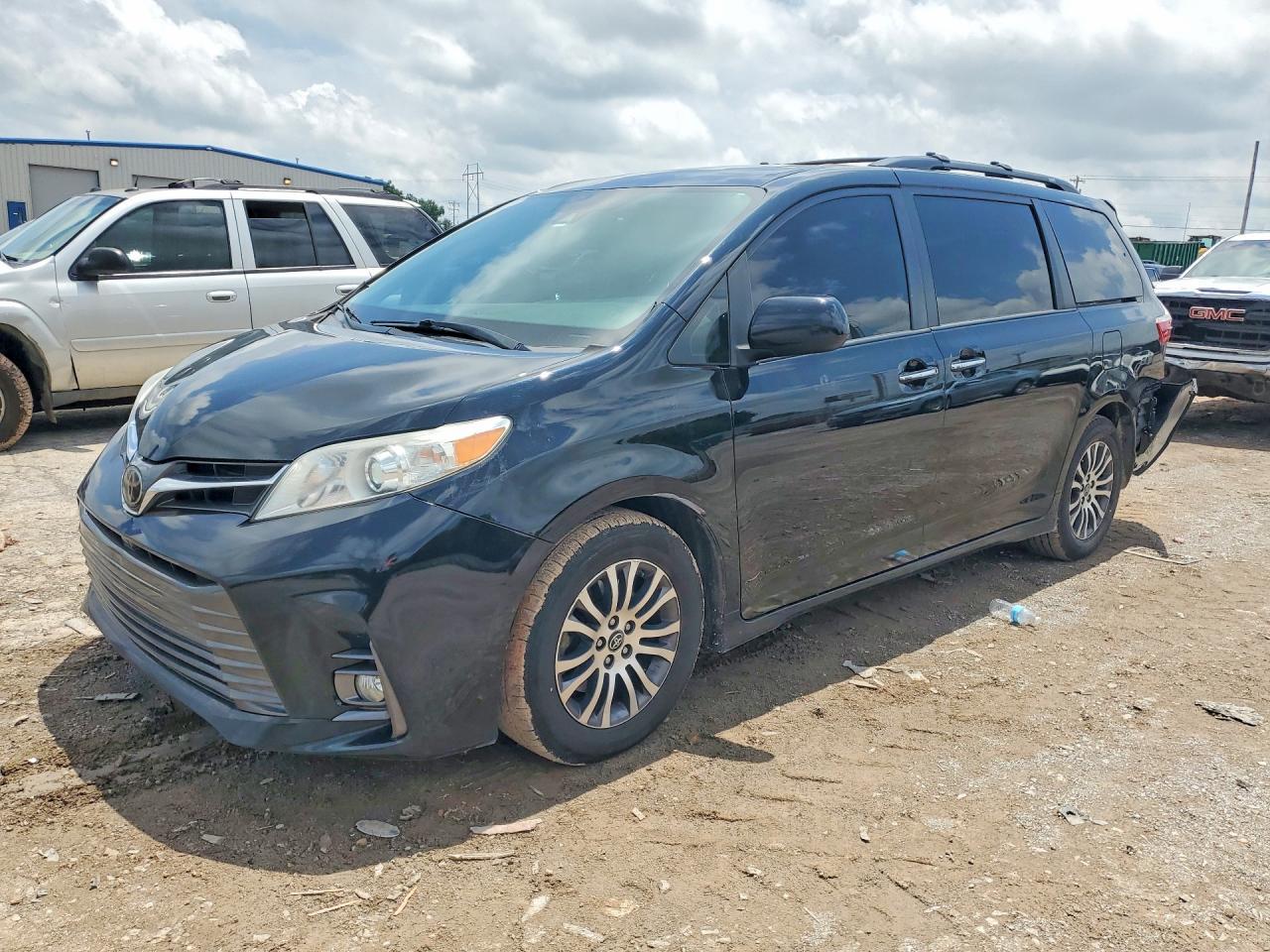 2018 TOYOTA SIENNA
