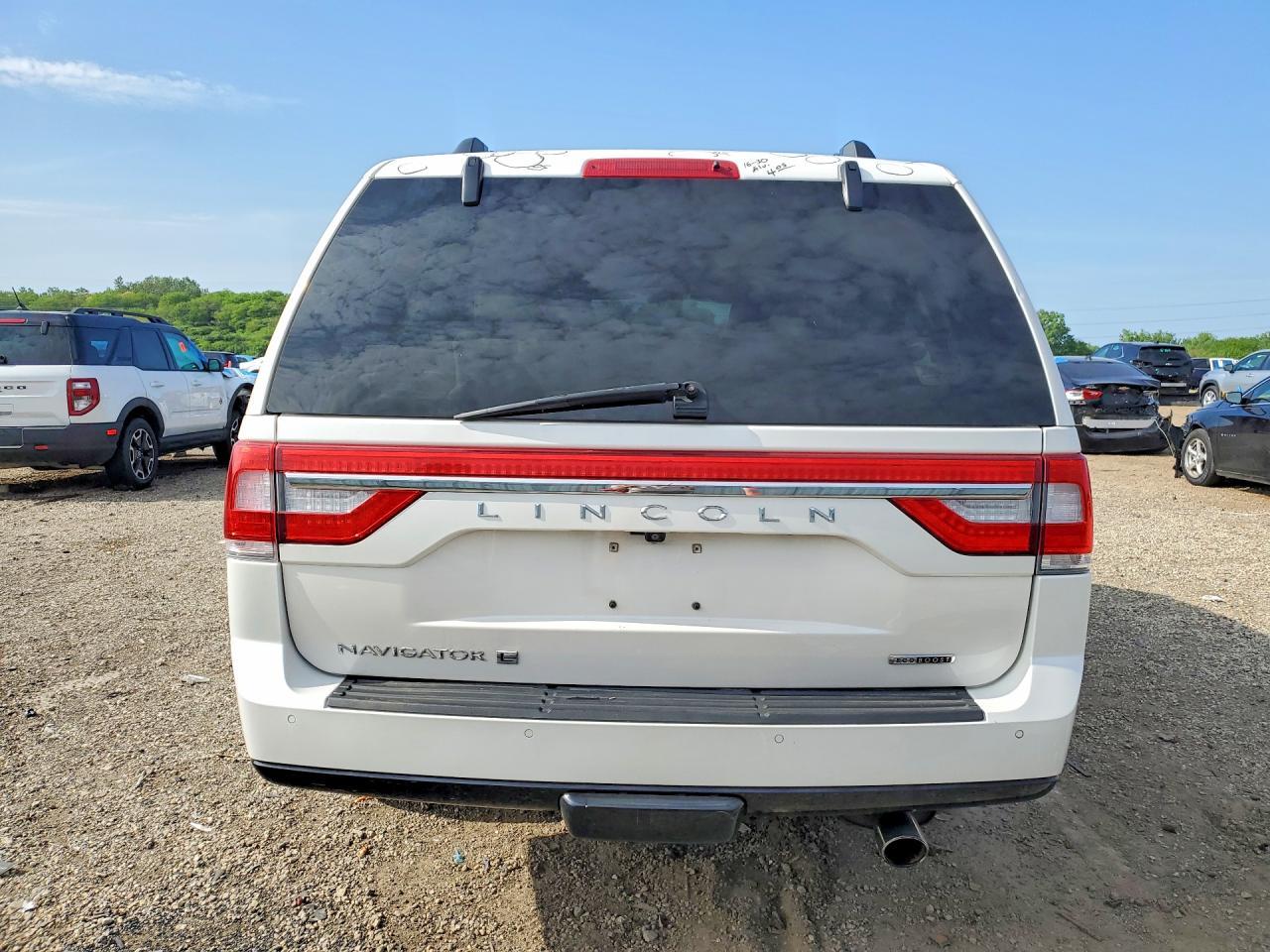 2016 LINCOLN Navigator