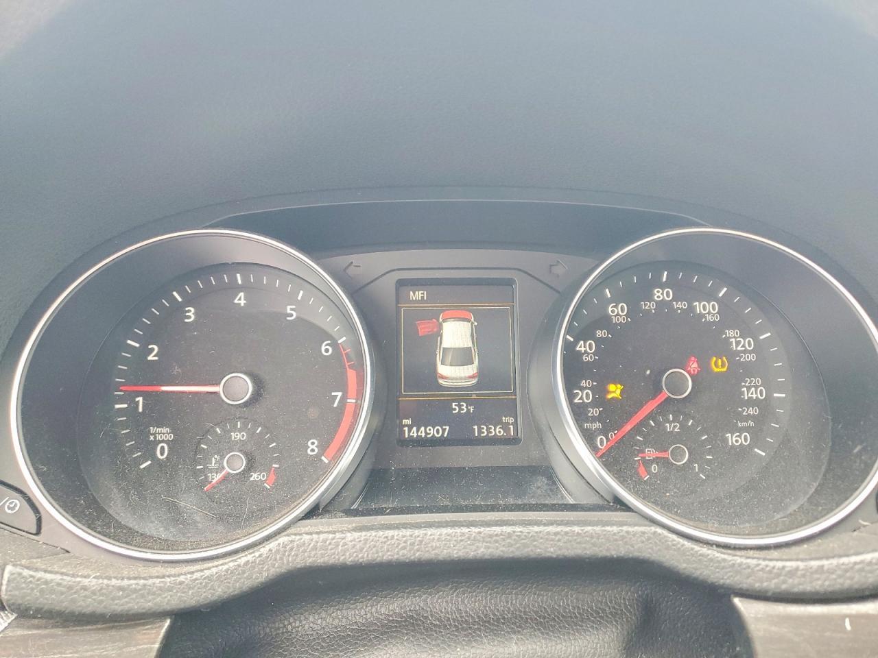 2016 VOLKSWAGEN Passat