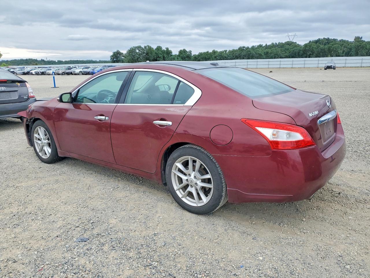 2011 NISSAN Maxima