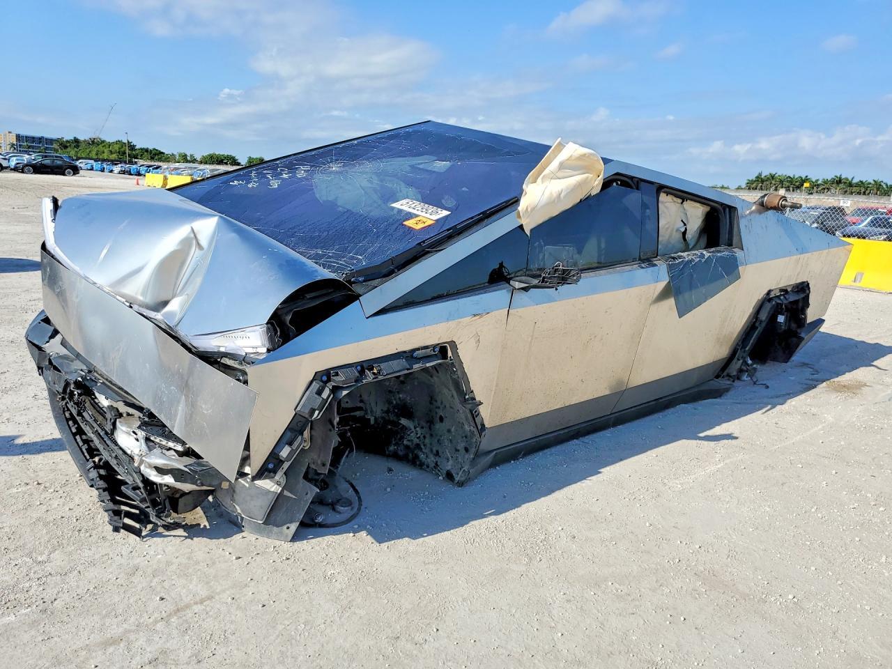 2024 TESLA Cybertruck