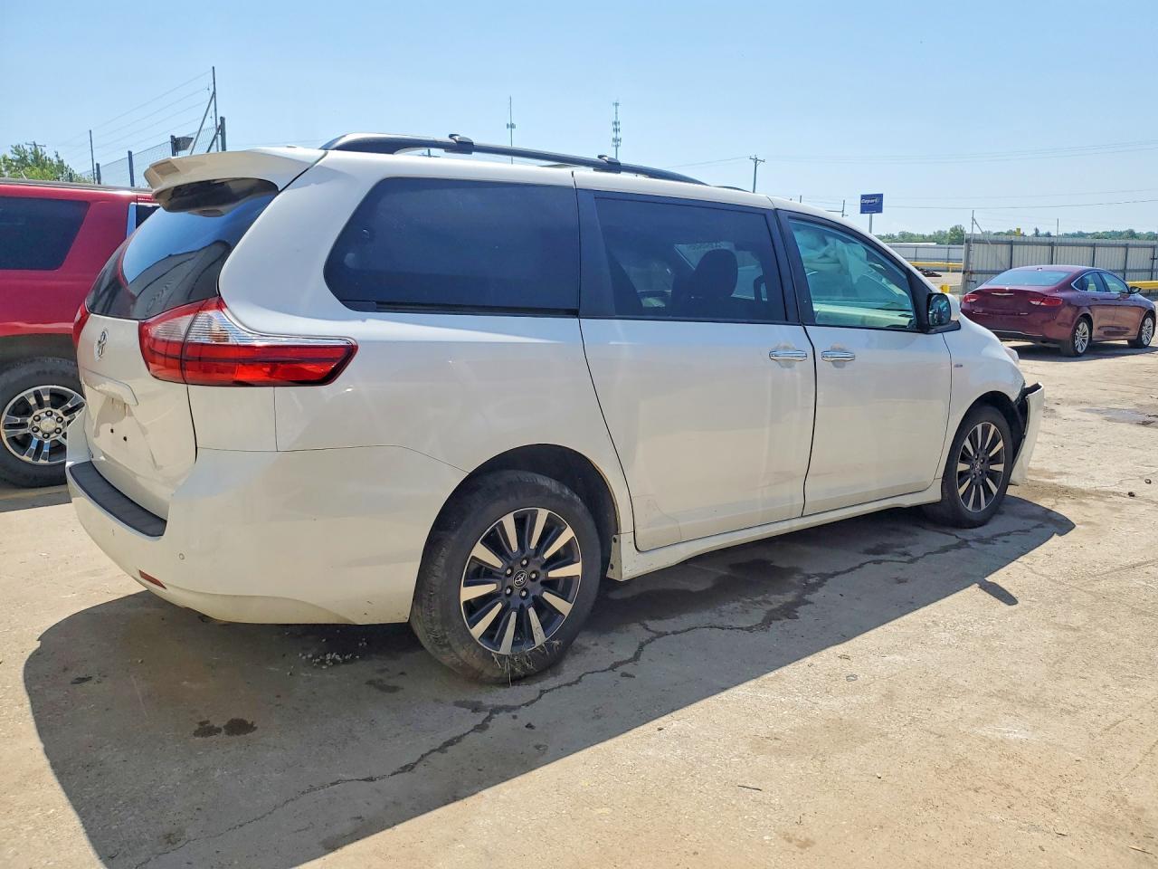 2019 TOYOTA SIENNA