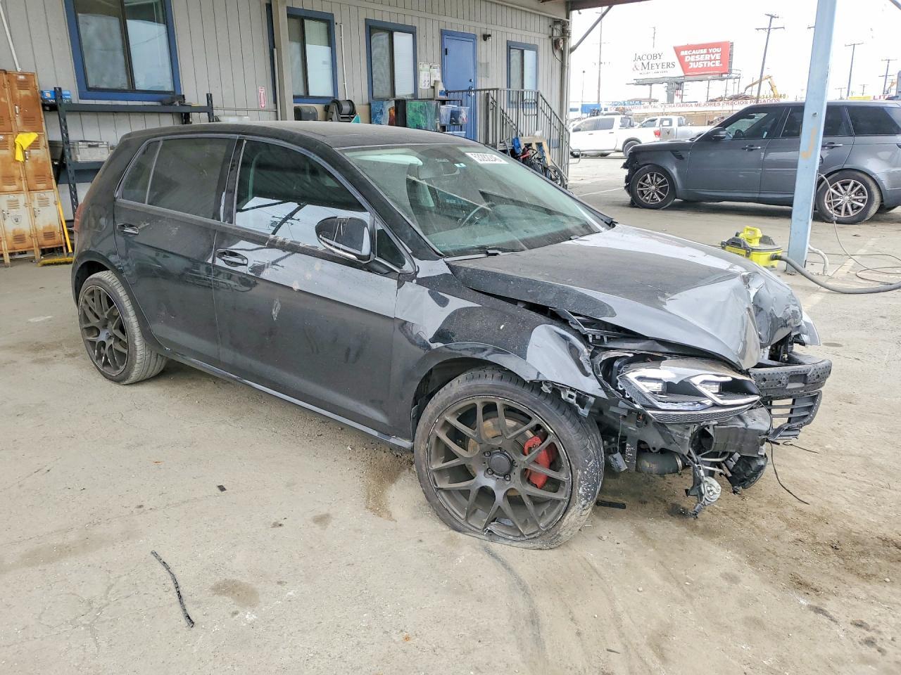 2017 VOLKSWAGEN GOLF