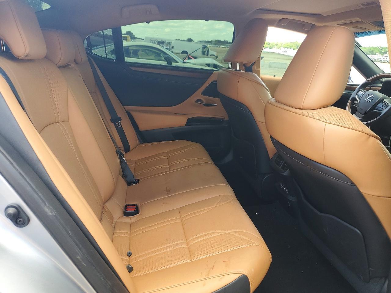2022 LEXUS ES 300H