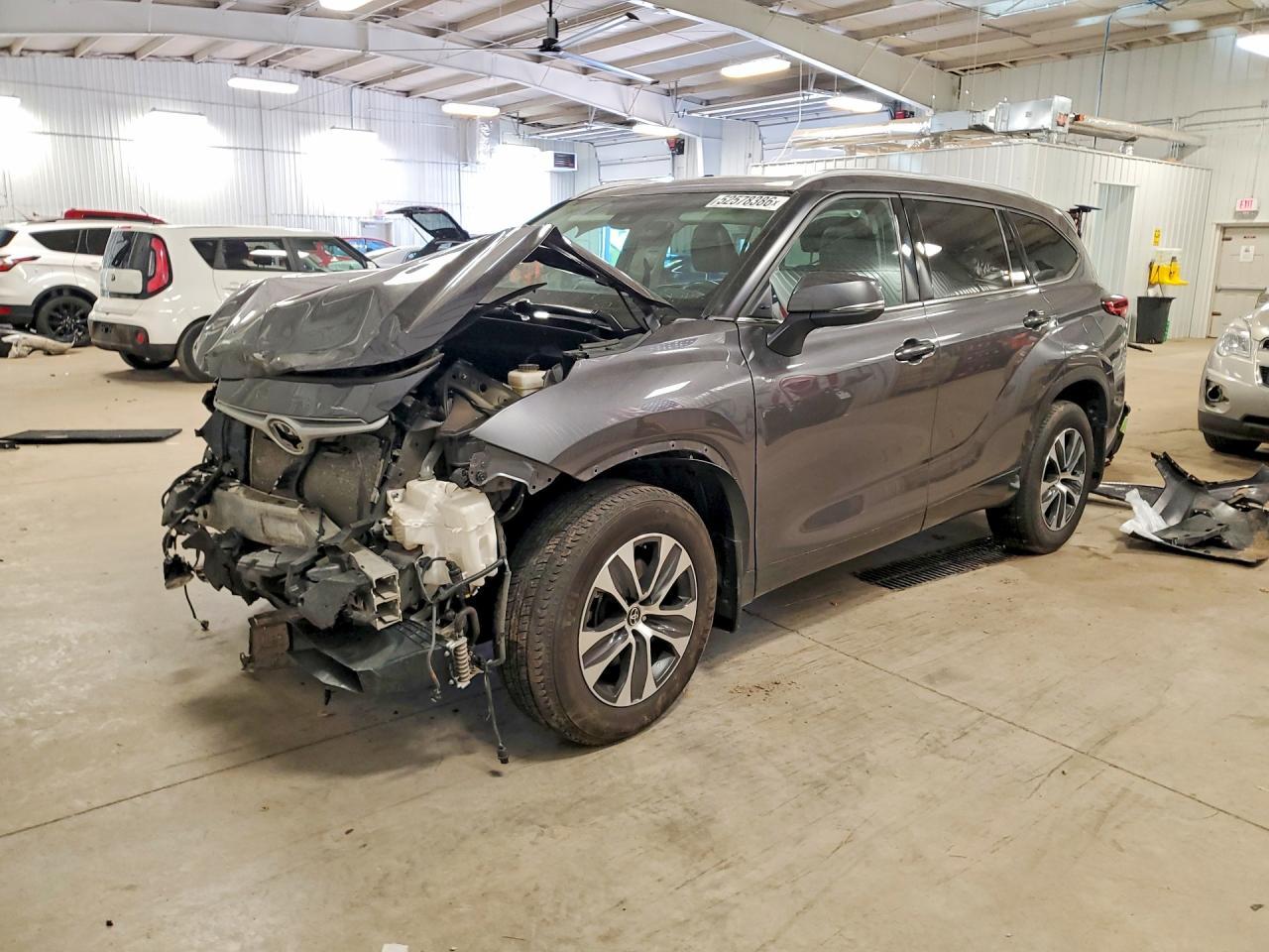 2022 TOYOTA HIGHLANDER