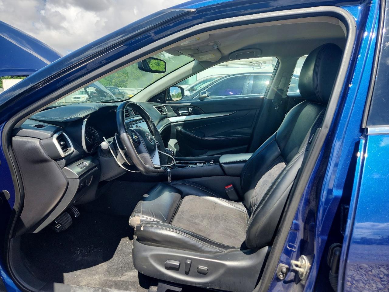 2017 NISSAN Maxima