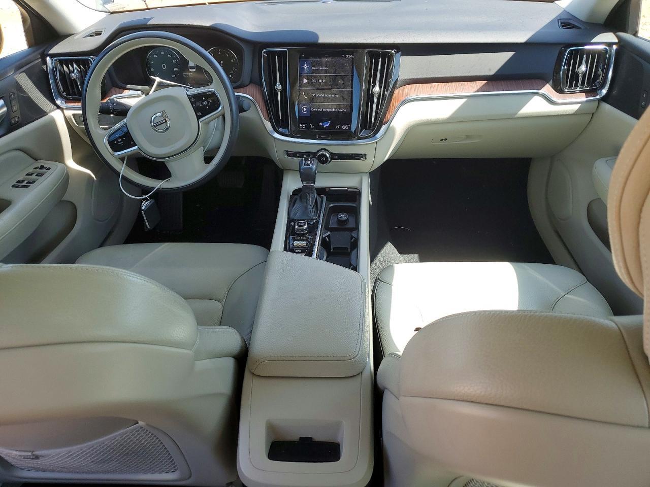 2021 VOLVO S60