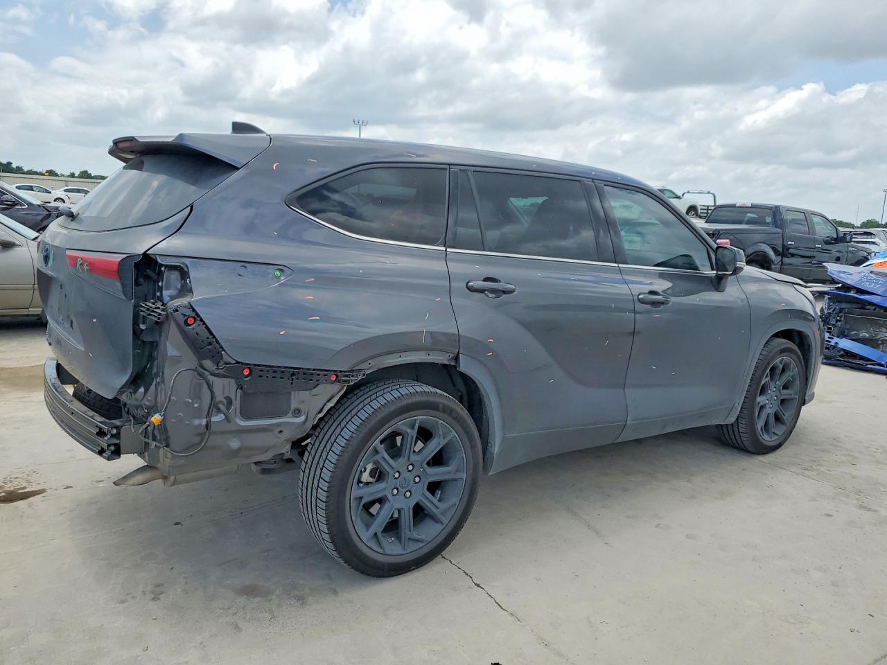 2022 TOYOTA HIGHLANDER