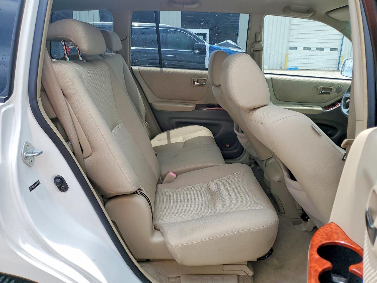 2004 TOYOTA HIGHLANDER