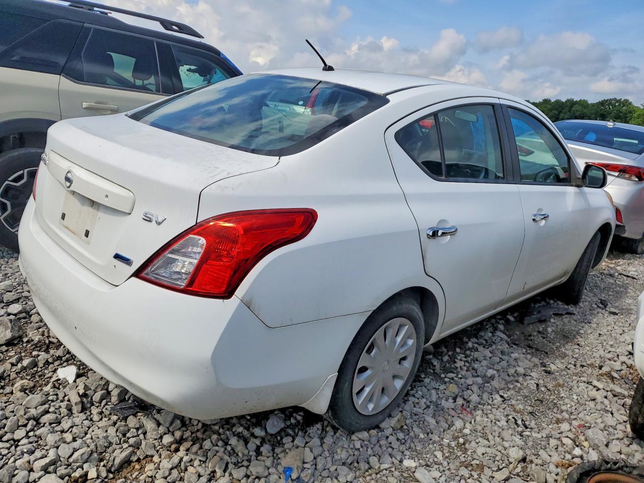 2012 NISSAN VERSA