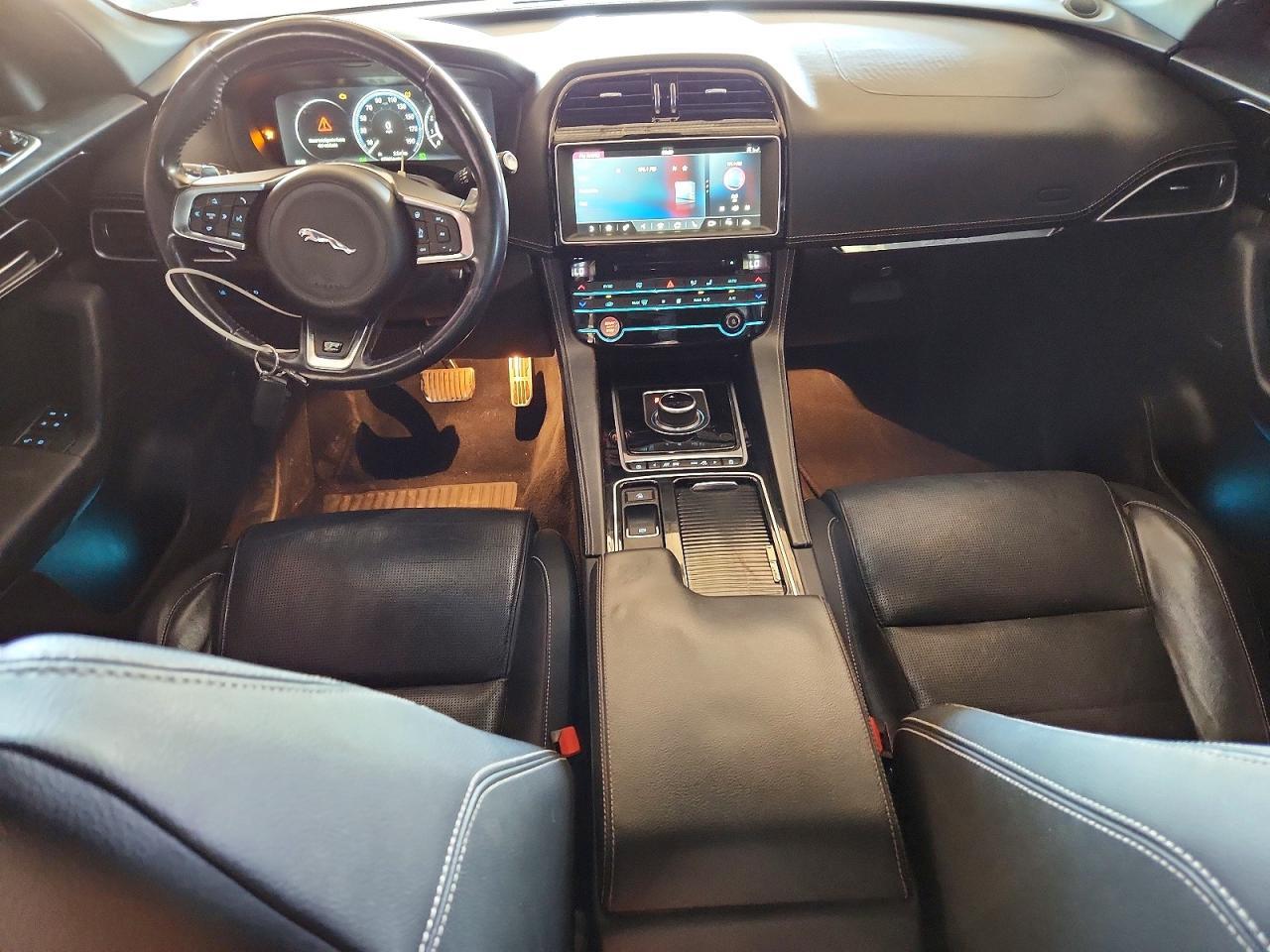2018 JAGUAR F-Pace