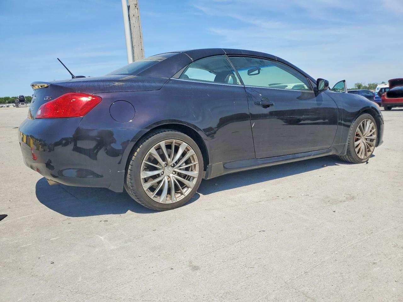 2011 INFINITI G37