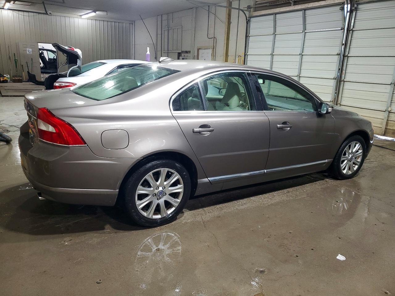 2010 VOLVO S80